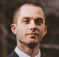 retrato de Thomas Whitfield, especialista em mercado cripto e analista de negociação